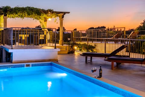 Villa Julia with private heated pool and hot tub