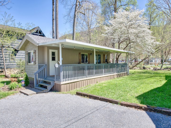 The CottageWinter AccessTrout Fishing & Firepit Tiny houses for