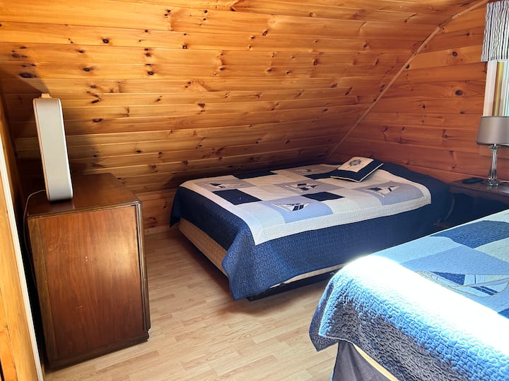 Vitanda viwili vya upana wa futi tano