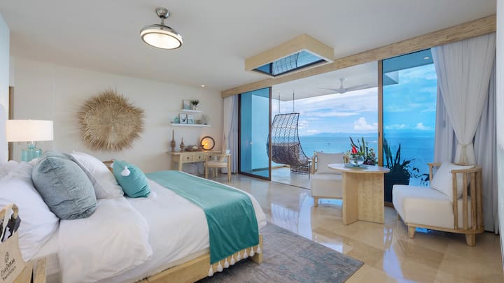 Schlafzimmer #5 im zweiten Stock - The Ocean Suite mit beruhigenden Aqua-Tönen

