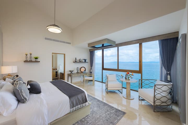 Schlafzimmer auf der zweiten Etage #4 - Die Platinum Suite ist cool und sexy, wie der Name schon sagt