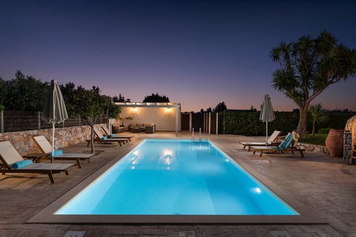 Luxurious villa + private pool. A memorable stay! gallery image 5