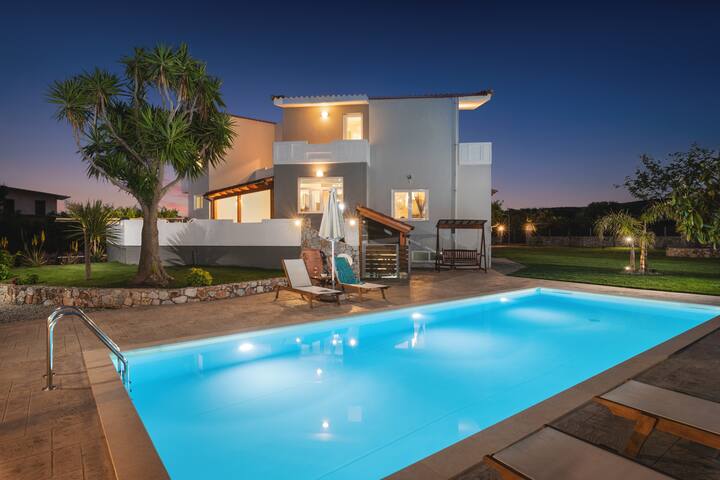 Luxurious villa + private pool. A memorable stay! gallery image 4