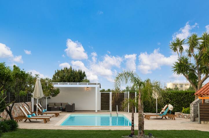 Luxurious villa + private pool. A memorable stay! gallery image 2