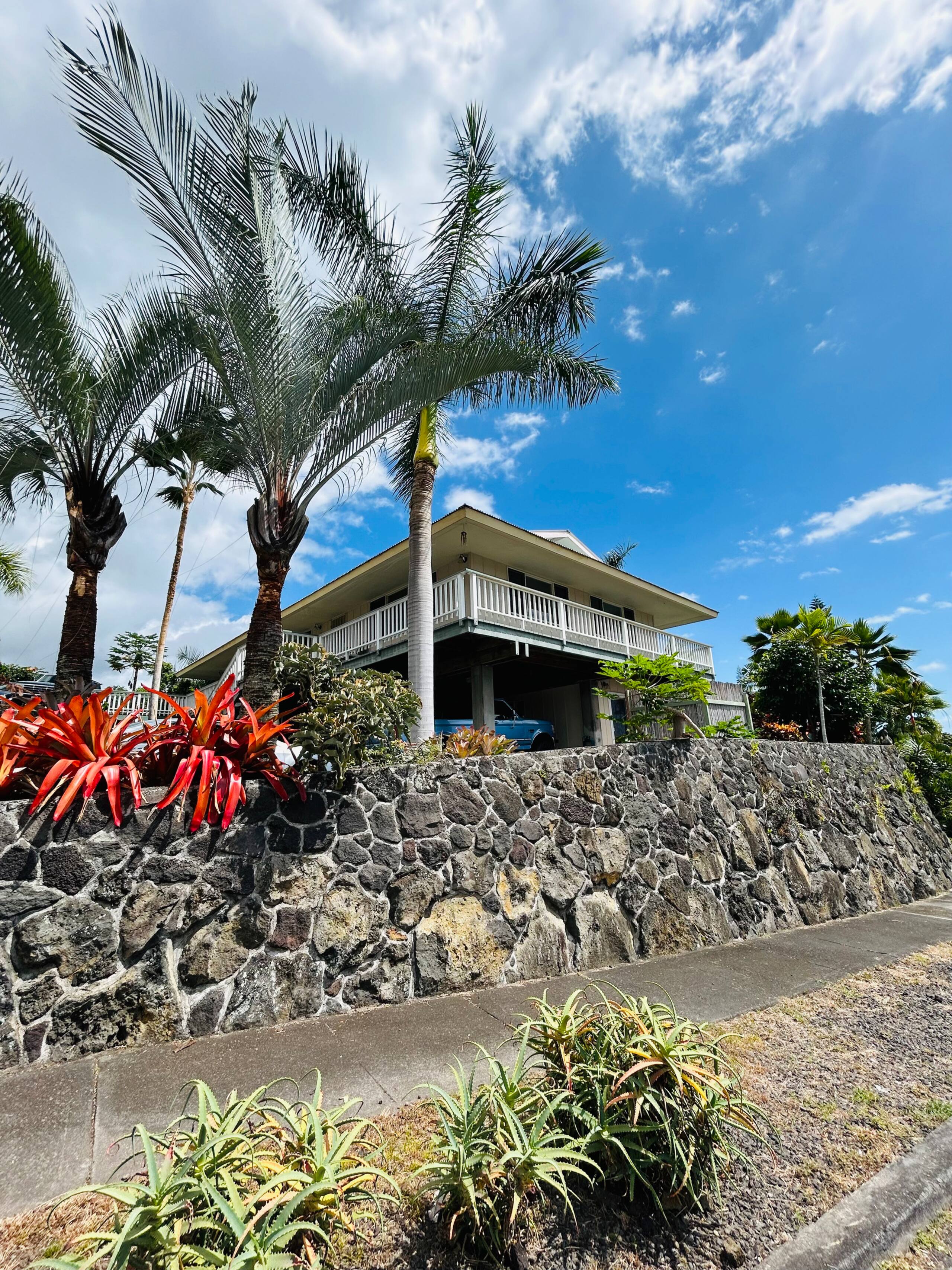 Lava Lounge - Photo 9