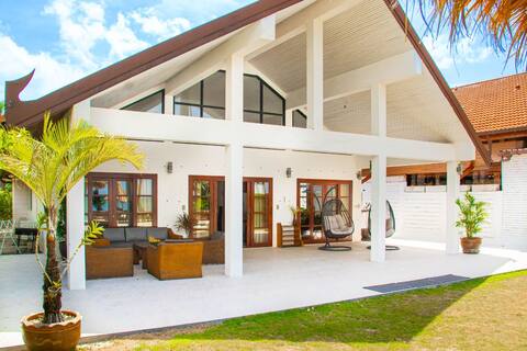 Malee Beach  A3,  beachfront villa at Long beach