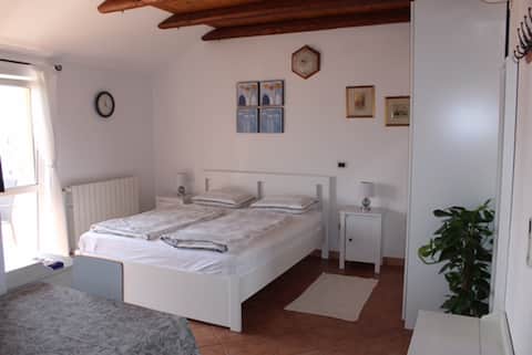 Studio/parking+side view ofthe sea+central heating