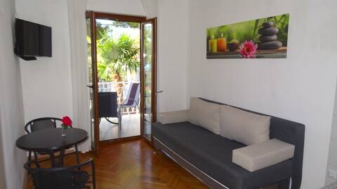 Successful Airbnb property: Cozy 2 room Apartment Beach 50m Pakoštane Zadar in Općina Pakoštane