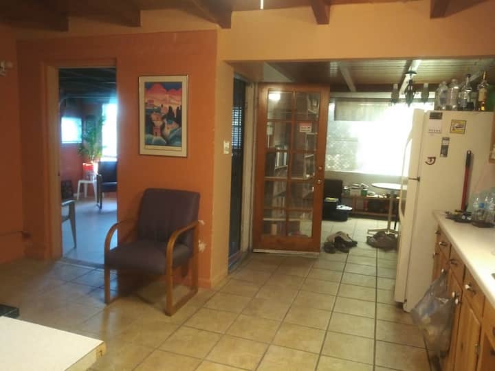 Área de cocina y comedor