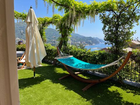 Villa Mares, sea view and free garage