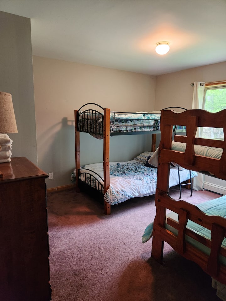 Bunk room (sleeps up to 5 people)
