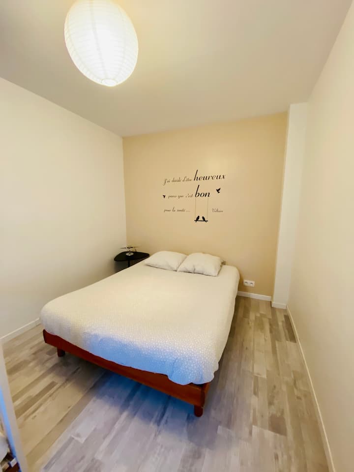 ห้องนอน 2 (Bedroom 2)