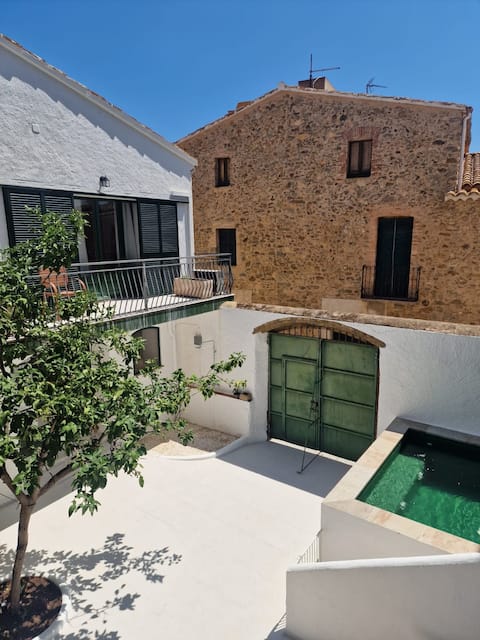 Renovated house Palau-Saverdera (Costa Brava)