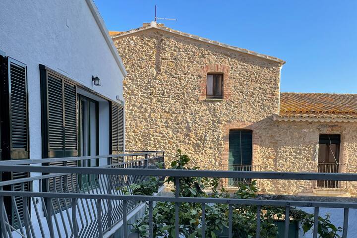 Renovated house Palau-Saverdera (Costa Brava) gallery image 2