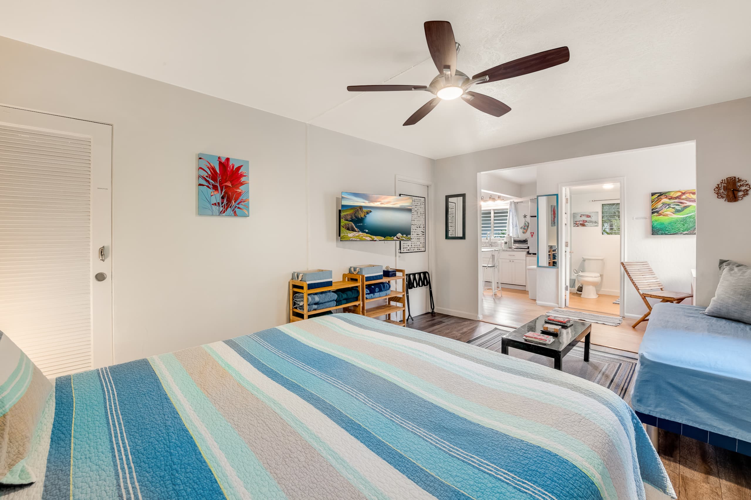 Modern, Clean , A/C  - Walk to Beach + Beach Gear! - Photo 6