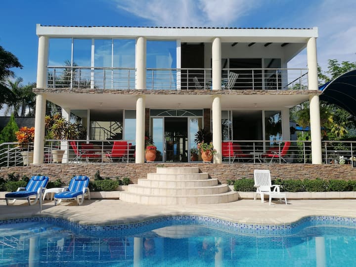 Casa Y Piscina Privada: La Mejor Vista Y Frescura - Tocaima