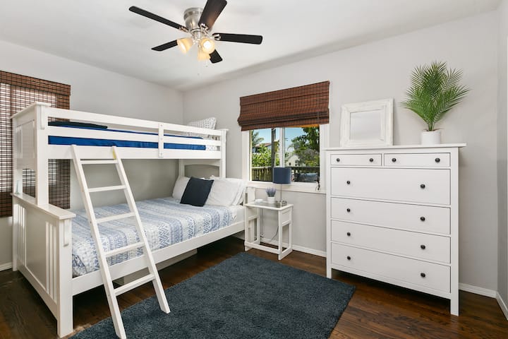 Chambre 1 : Lit Queen / Twin Bunk