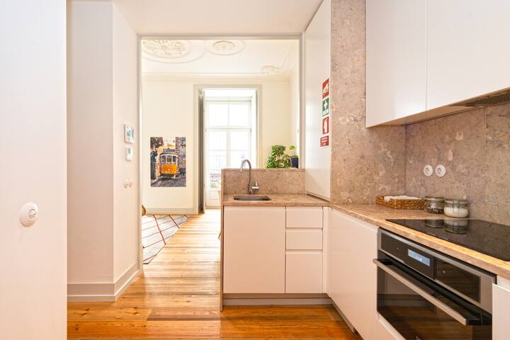 Baixa Charming Apartment gallery image 4