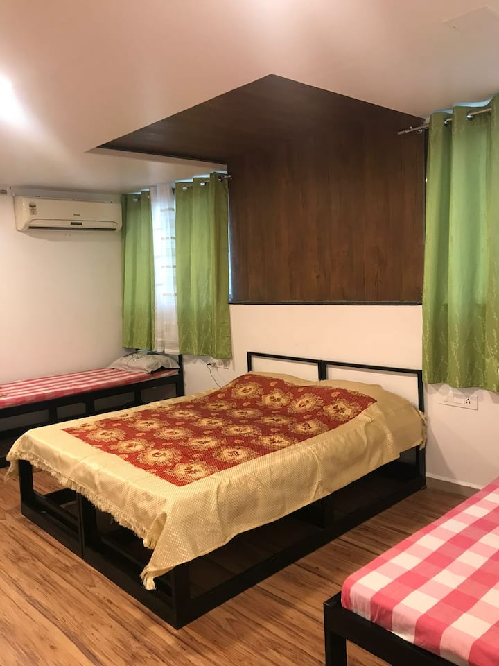 Დიდი საძინებელი მეორე სართულზე