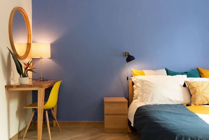 Large Central Apartment in Oltrarno