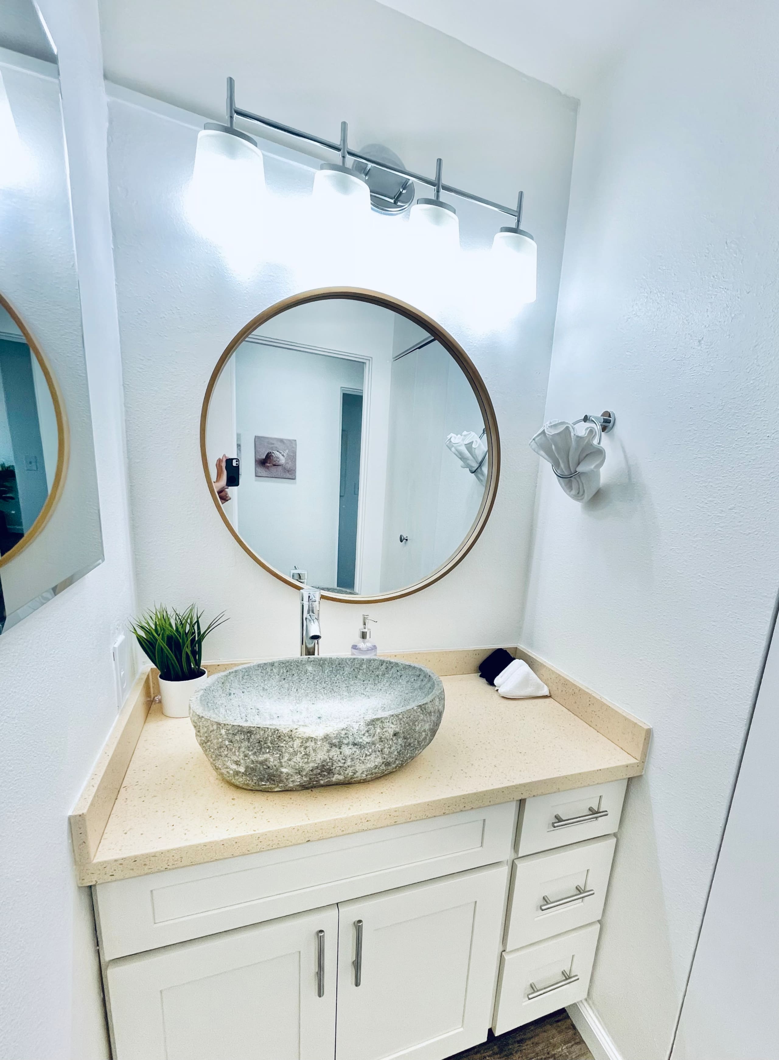 Condo in Kihei · ★4.86 · 1 bedroom · 2 beds · 2 baths - Image 41