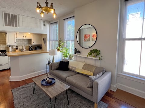 Top performing Airbnb: Modern Downtown/OTR Condo Near Everything in West End