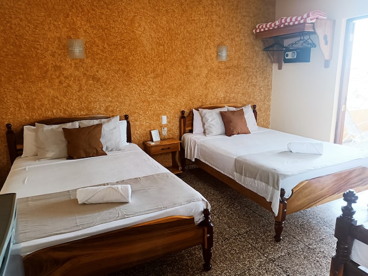 Просторна стая с климатик и всички удобства, от които се нуждаете за дълбока и приятна почивка.