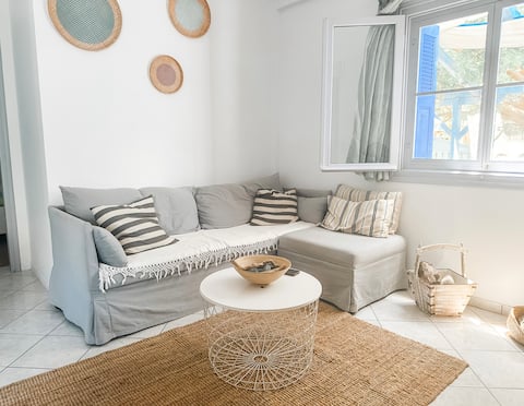 Blue Seaside House – Cozy Ground-Floor Retreat