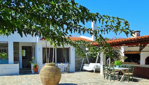 Eupraxia Family house, Wifi, big garden near sea