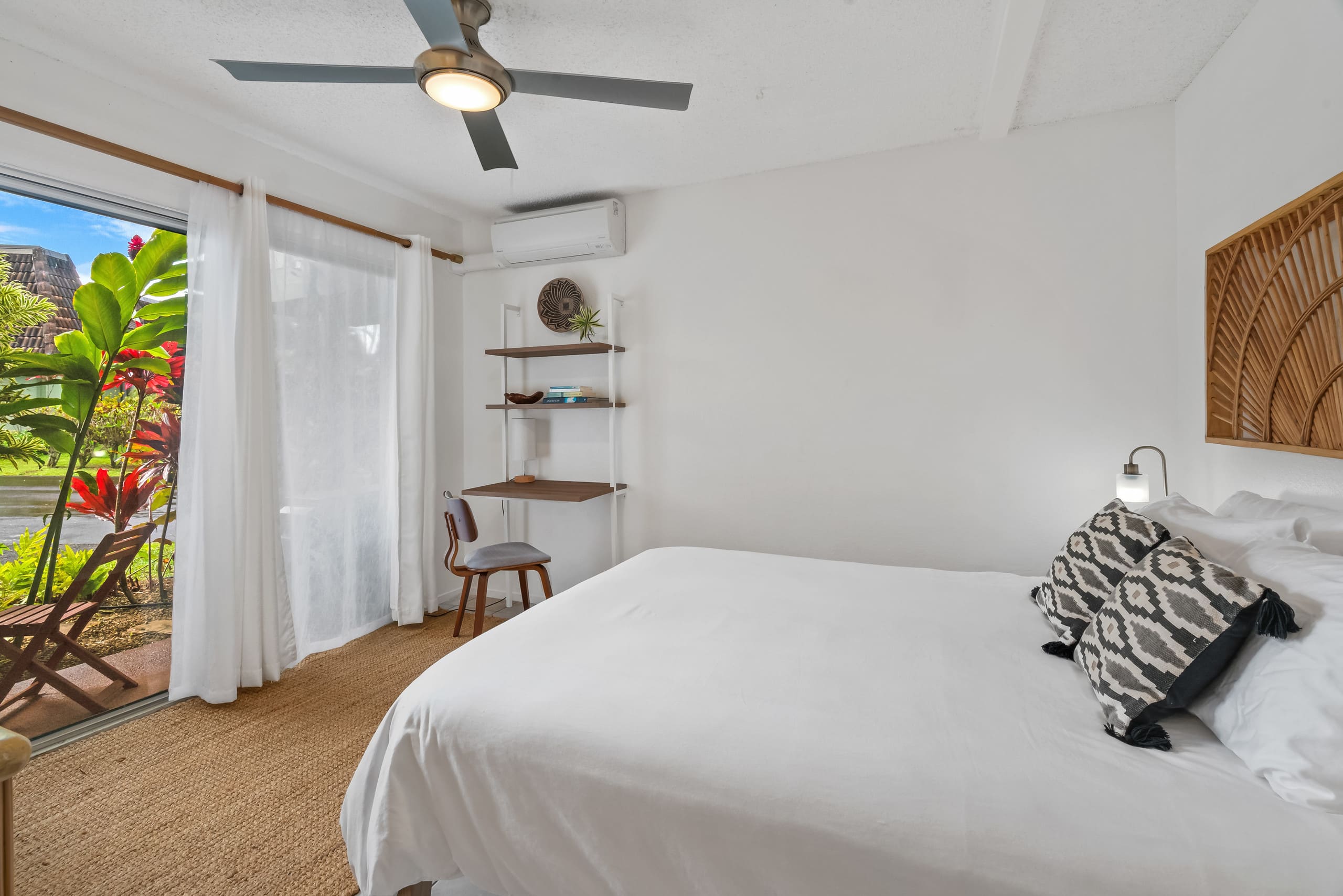 North Shore Bungalow - w/ AC, bikes, beach gear - Photo 16