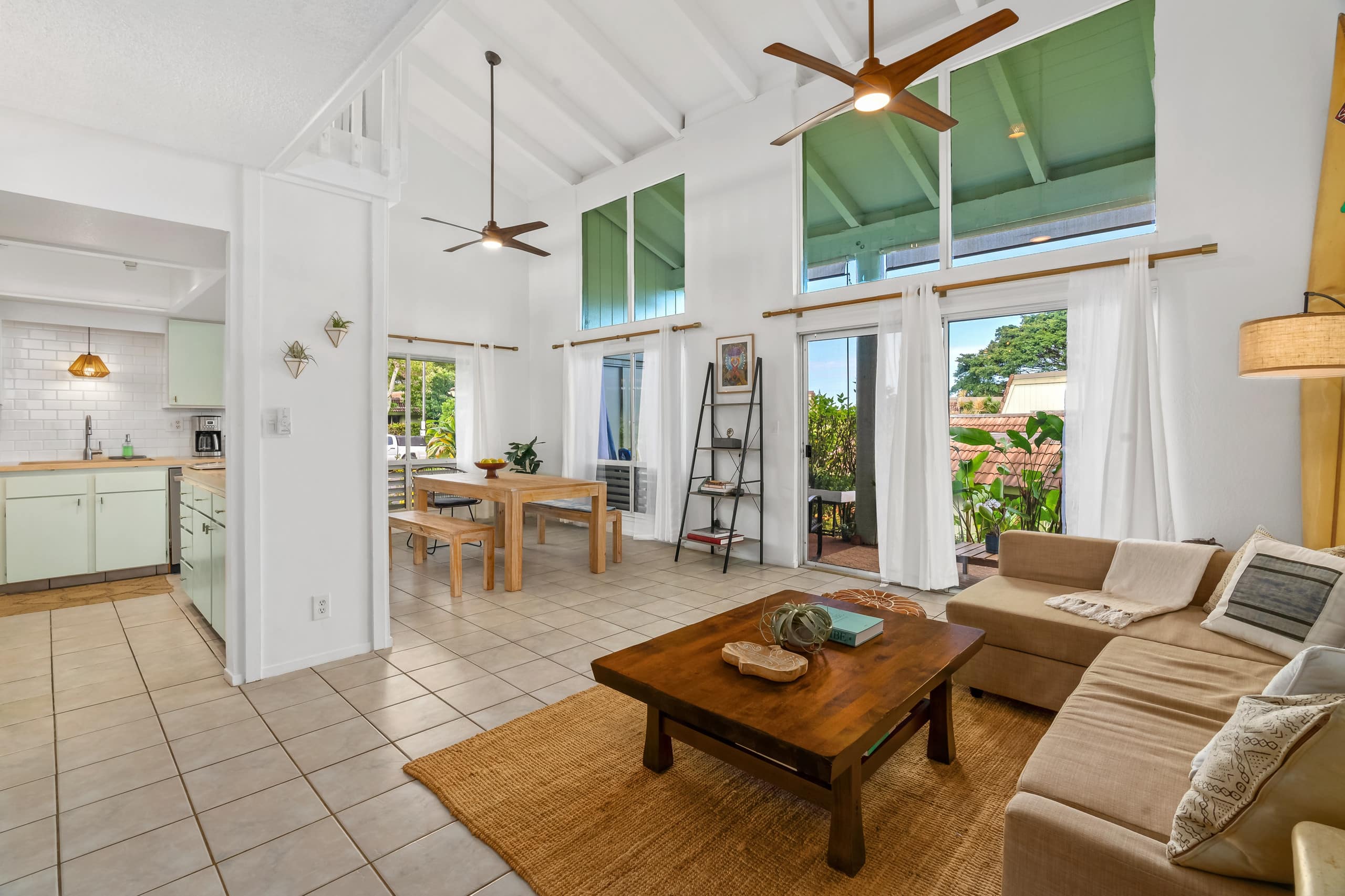 North Shore Bungalow - w/ AC, bikes, beach gear - Photo 3