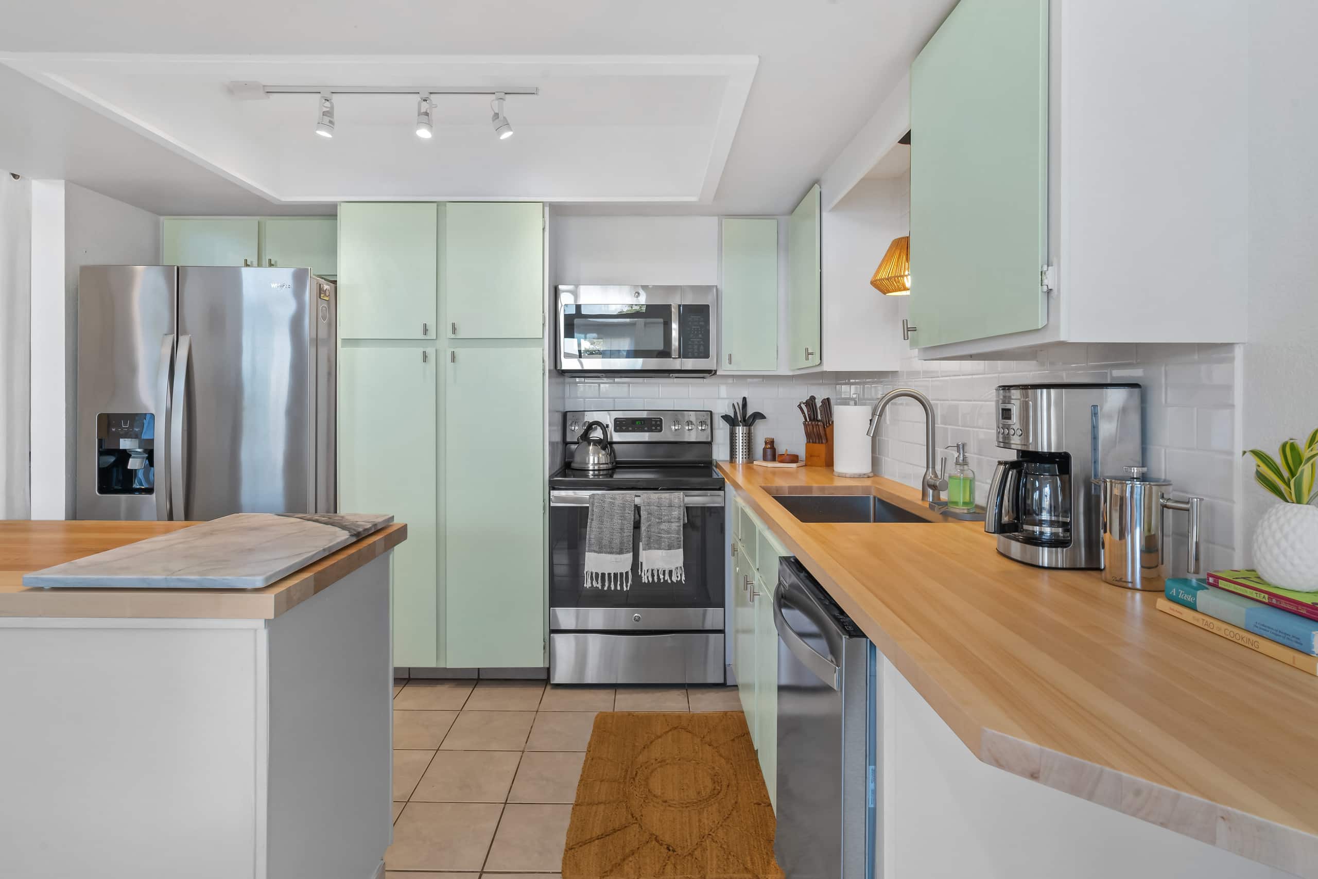 North Shore Bungalow - w/ AC, bikes, beach gear - Photo 7