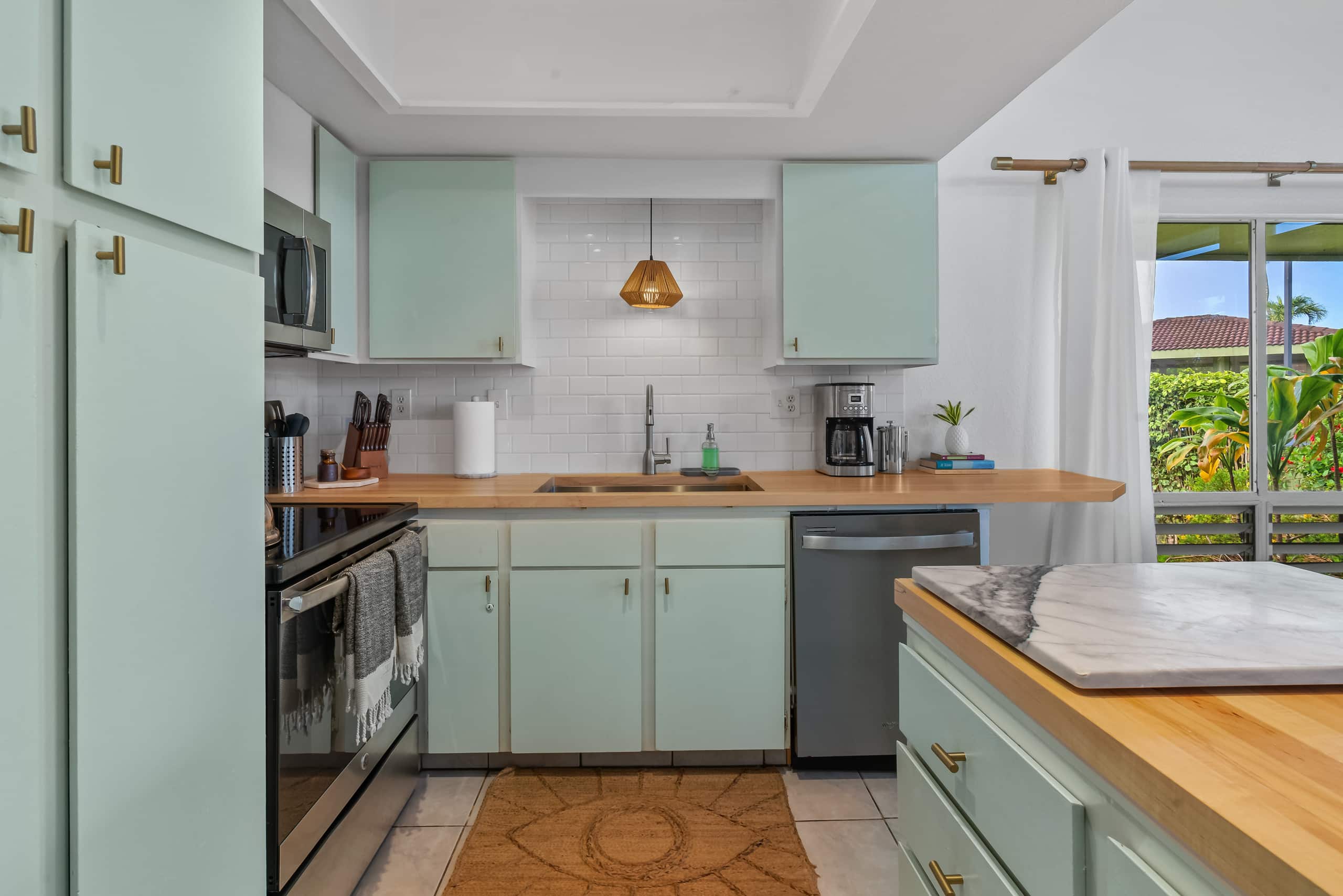 North Shore Bungalow - w/ AC, bikes, beach gear - Photo 6