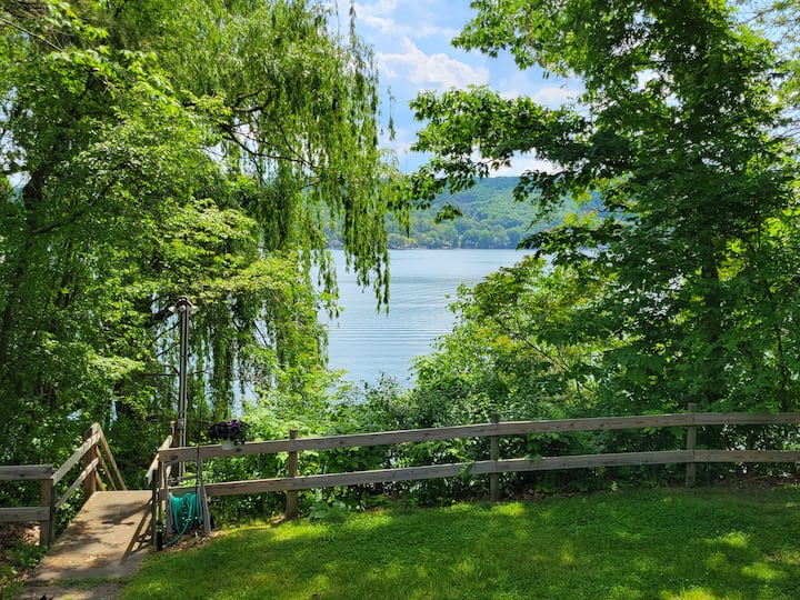 Sunrise Bungalow, Family & Pet Friendly, Lakefront Bungalows for Rent