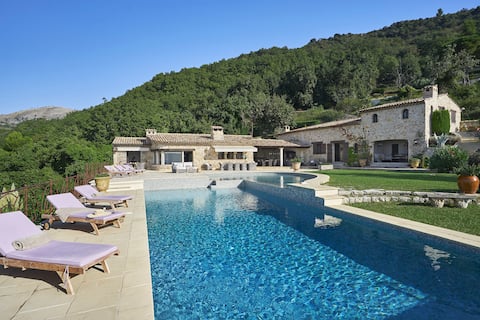 Luxurious villa with two pools and amazing views