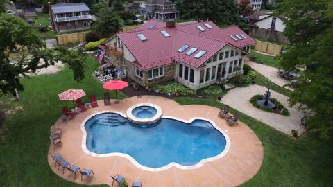 Pool Open 4/1 to 10/31! Hot tub open all year!