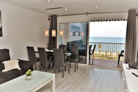 1st line of the sea, with a view and 30 meters from the beach.