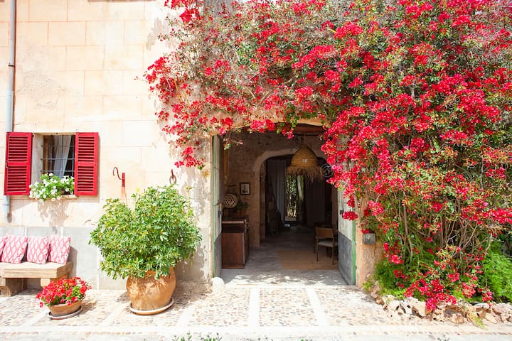 Beautifully restored house for holiday in Mallorca