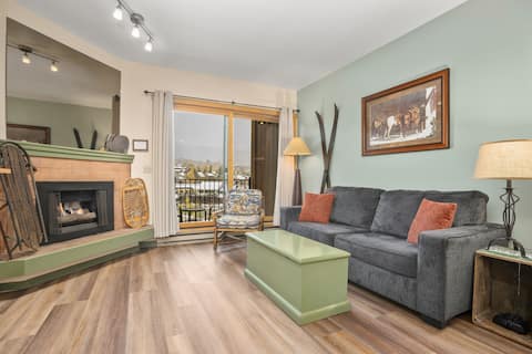 Top Airbnb: Steps to Skiing, Hot Tub & Pool -Inviting Studio in Steamboat Springs