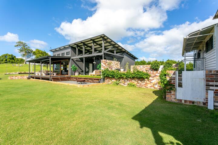 Thirlestane Farm Cottage & Barn-Cooroy gallery image 3
