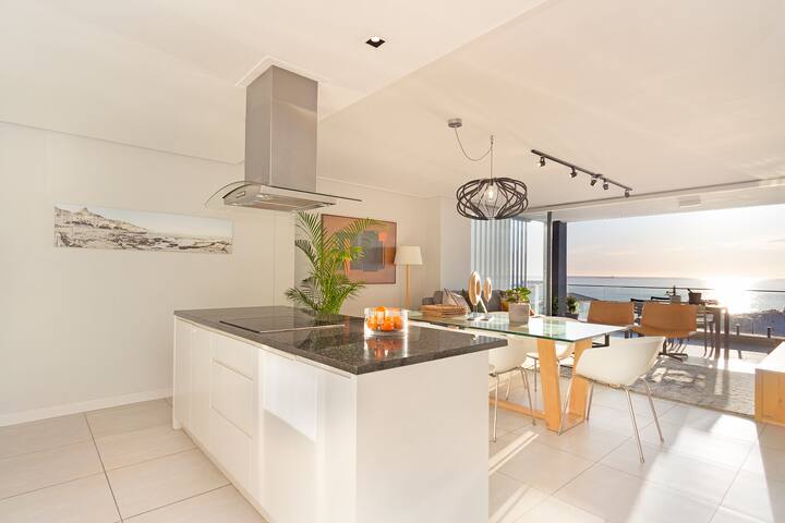 Whale watcher- Long stays, Fab Sea Views, Pwr B/up gallery image 2