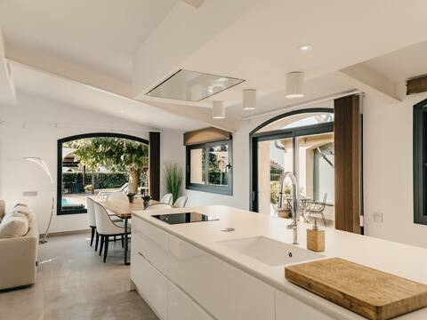 Design house near Barcelona and the sea