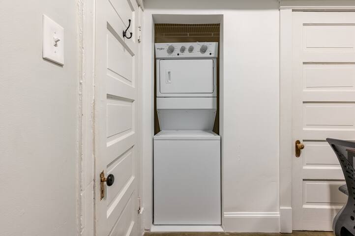 Secret Gallery on the Park – 2bd/1ba + 1bd/1ba gallery image 5