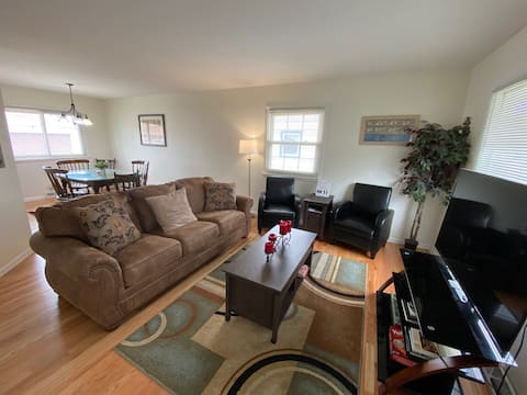 Stately! Pro Cleaned, Self Check in - Sleeps 8