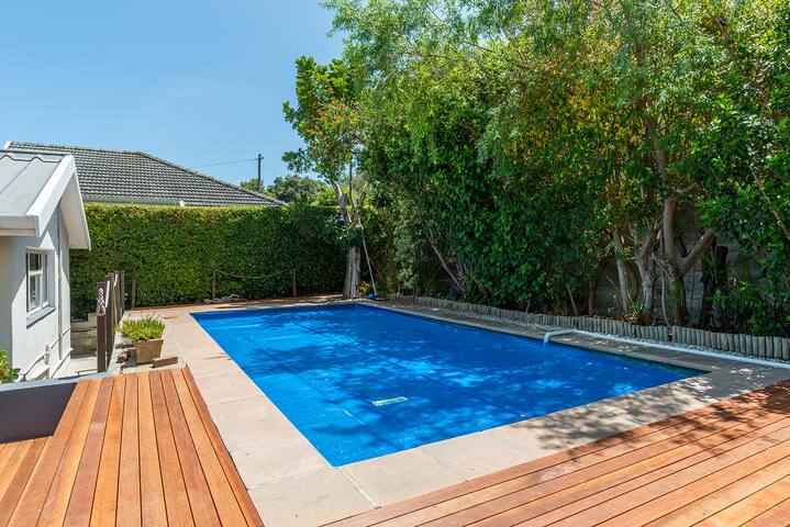 Ye Olde Clovelly GC Clubhose. gallery image 2