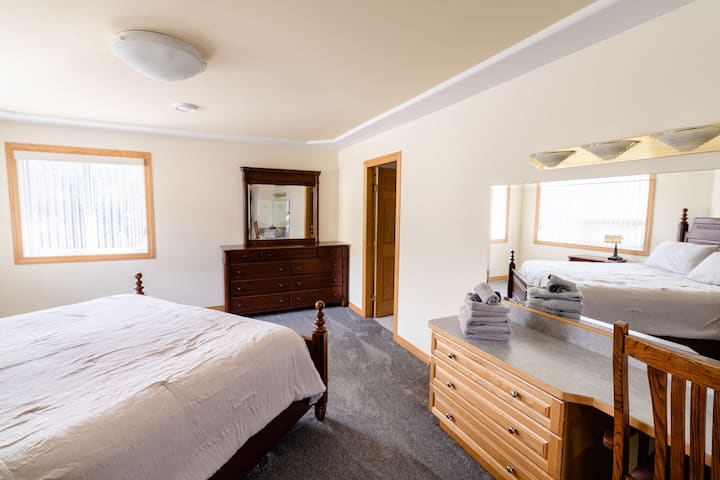 Dhomë gjumi 3 dhomë King me 4 copë ensuite