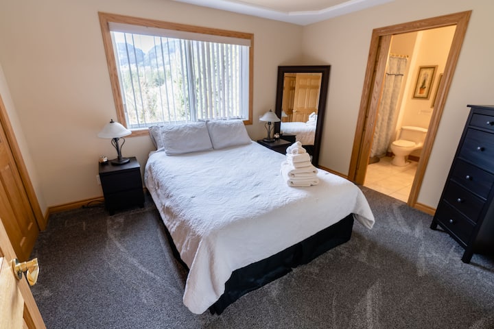 Dhomë gjumi 5 Queen me banjë lidhëse