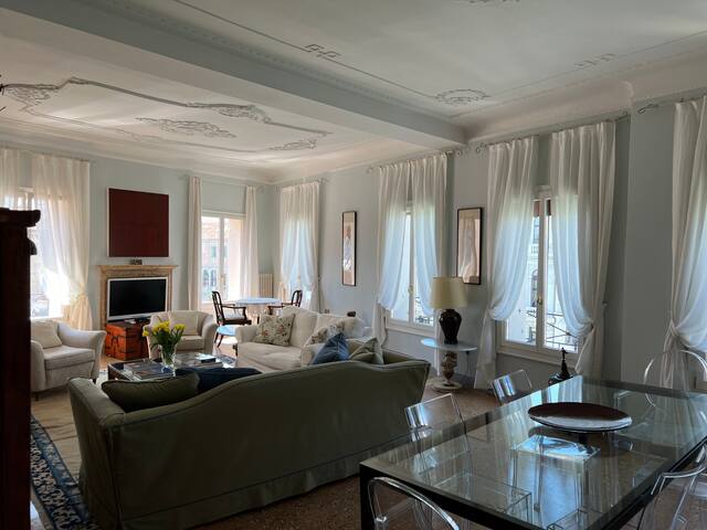 Superb Grand Canal 3BR Apart-Views-Terrace-Central gallery image 5