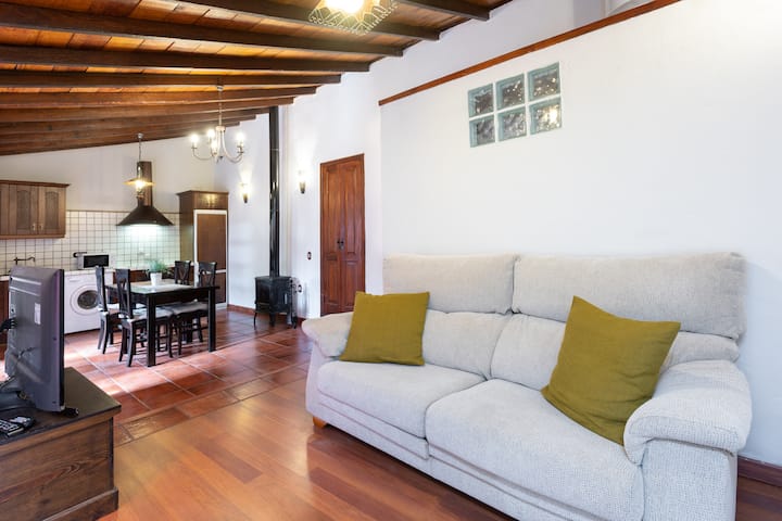 Sala de Estar, chimenea y cocina