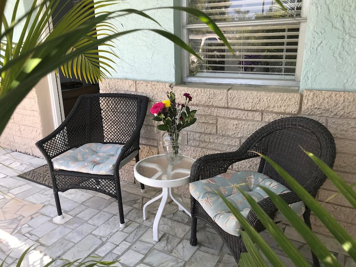 Walk To The Beach, Strong Wifi, Self Check In-out - Treasure Island, FL